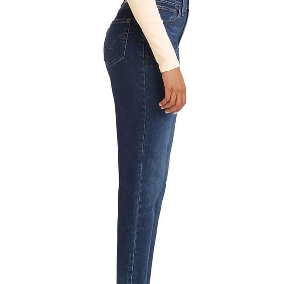NWT Levi’s High Waisted Mom Jeans - Picture 2 of 7